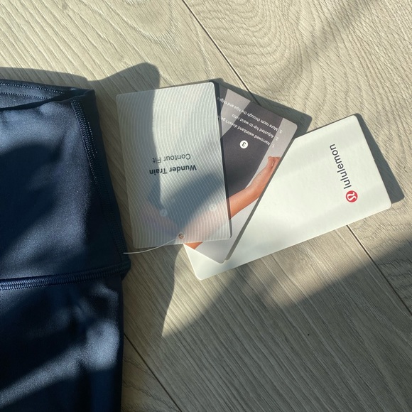 Lululemon navy wunder train HR contour fit legging tights 25” - Picture 6 of 7